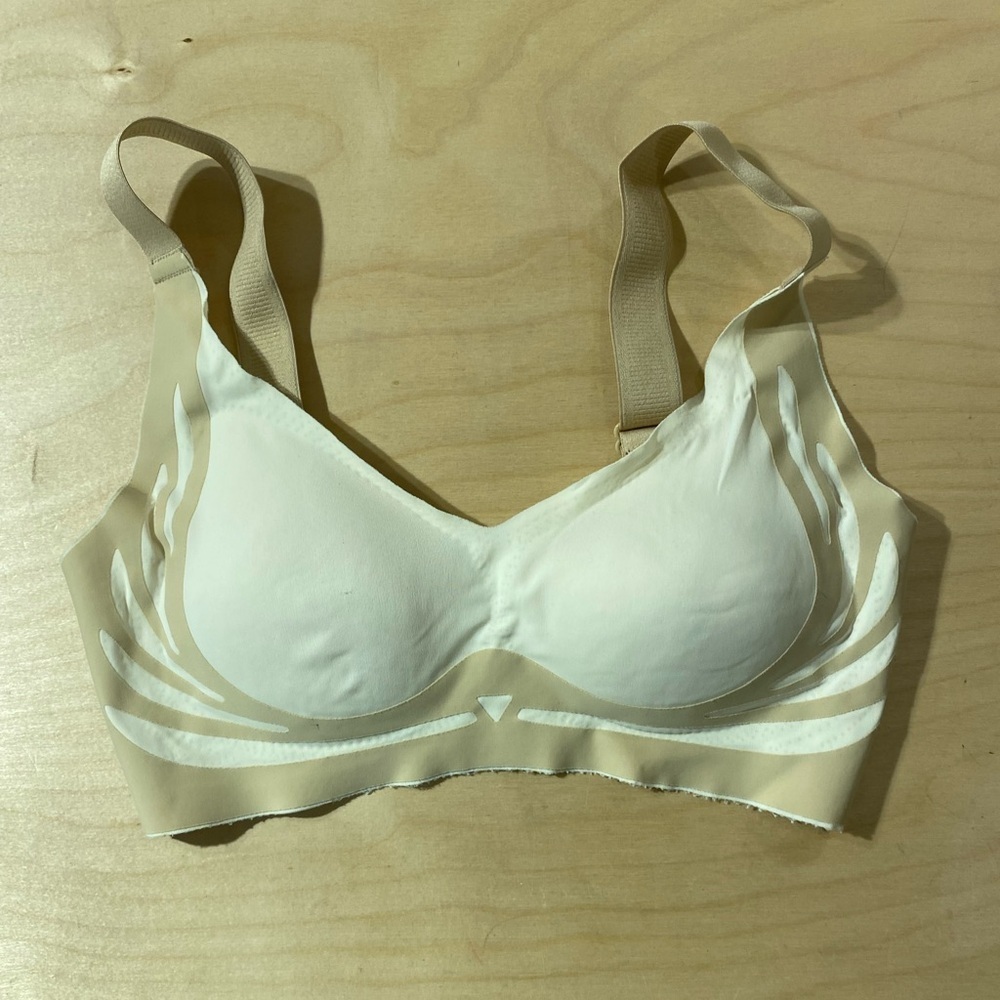 Seamless Cream Wireless Bralette Medium (NA)
